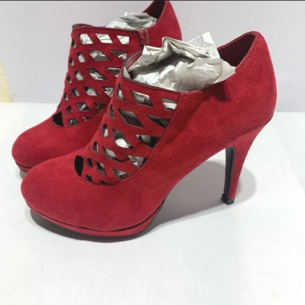 🌻 Impo Cherry Red Booties Size 7.5